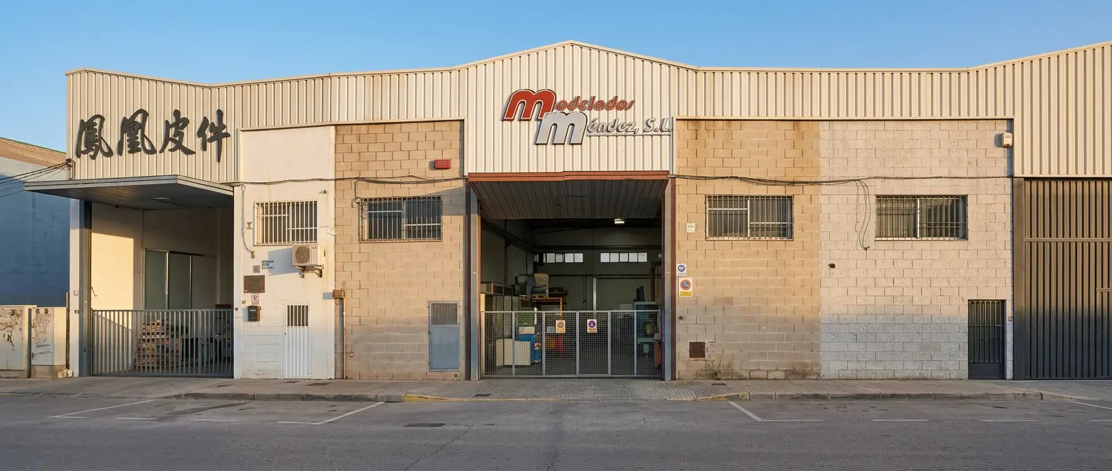 Nave industrial de Modelados Méndez en el Polígono de La Cova, Manises